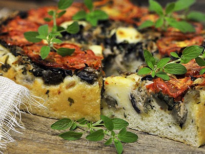 FRICAZZA RÚSTICA DE ATUM E BERINJELAS