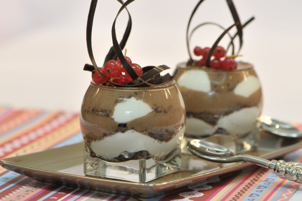 TAÇAS DE MOUSSE DE CHOCOLATE