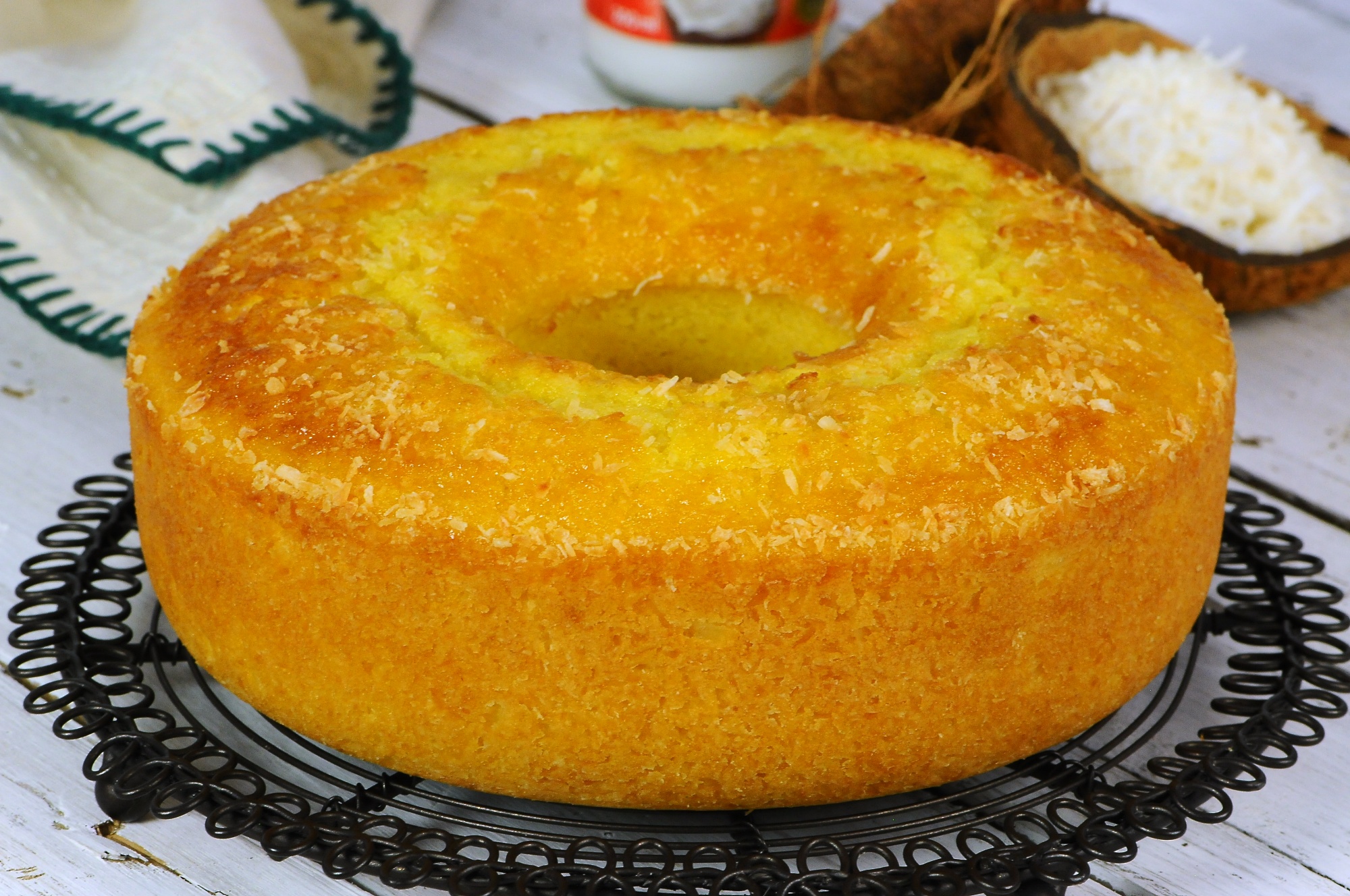 BOLO BOMBOCADO DE COCO