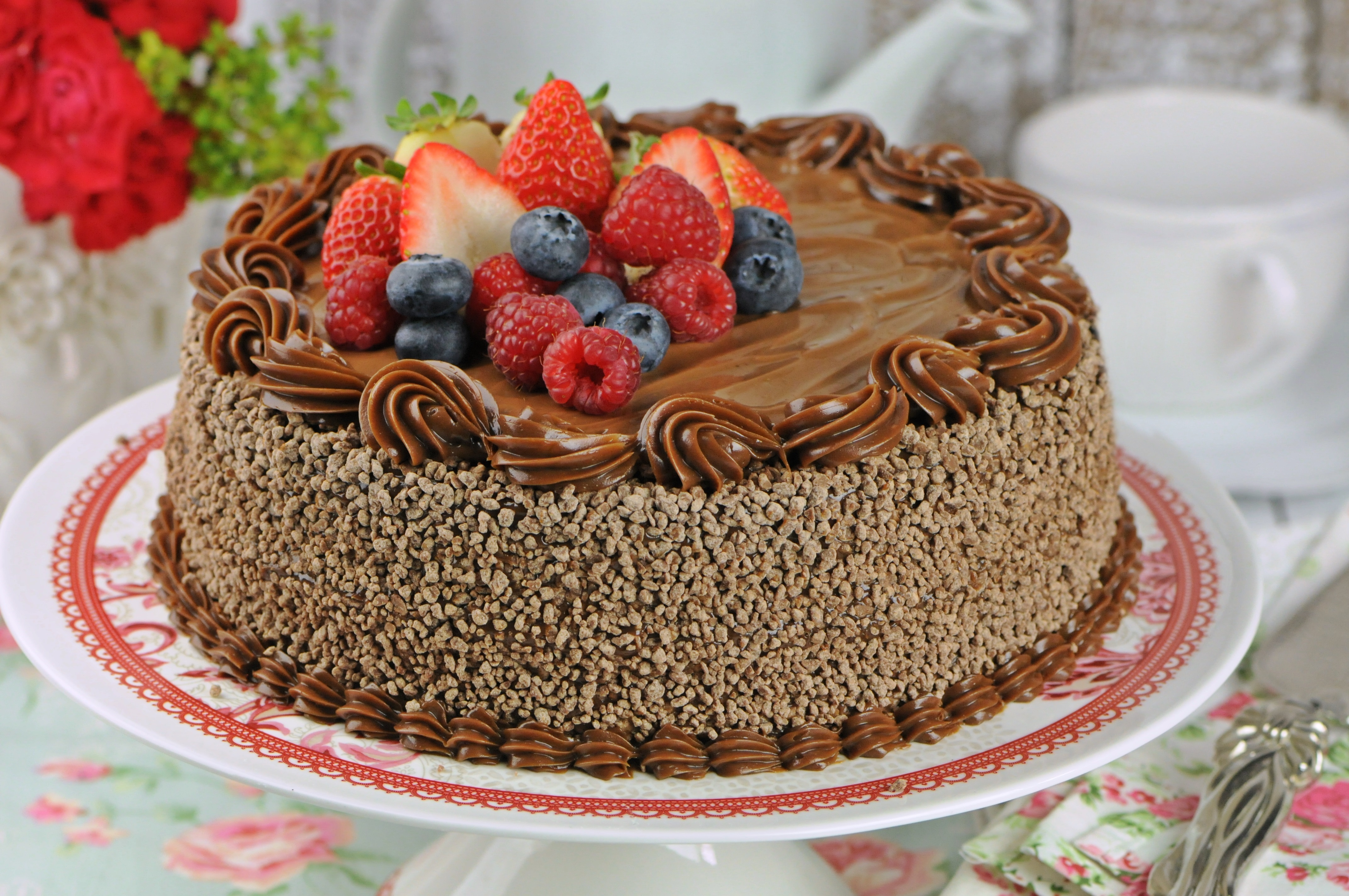 BOLO DE ANIVERSÁRIO CASEIRO DE CHOCOLATE BRIGADEIRO