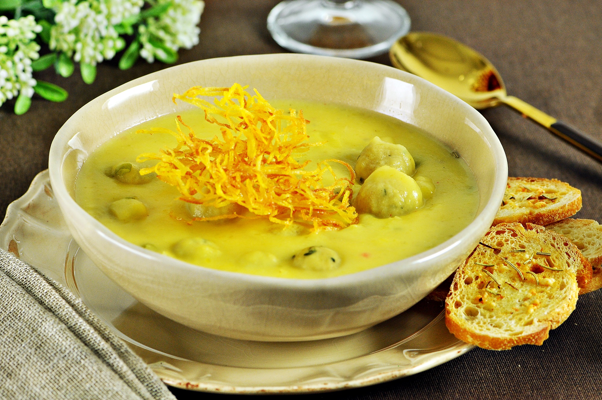 SOPA CREME COM PÉROLAS DE QUEIJO